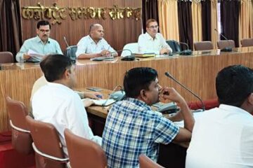 कलेक्ट्रेट सभागार में जनगणना 2027 की तैयारियों को लेकर बैठक, अधिकारियों को दिया गया प्रशिक्षण