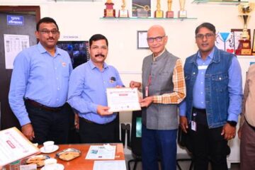 मानव सेवा का अनूठा उदाहरण: आर.डी. द्विवेदी के 75वें जन्मदिन पर हिंडालको महान में 75 यूनिट रक्तदान