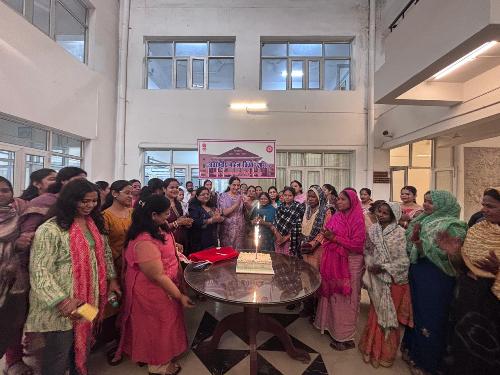 उत्तर मध्य रेलवे मुख्यालय में अंतर्राष्ट्रीय महिला दिवस के उपलक्ष्य पर ‘महिला सशक्तिकरण एवं स्वास्थ्य’ पर संगोष्ठी आयोजित