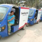 बच्चों को अफसर बनाने के सपने के साथ महिलाओं ने थामा ई-रिक्शा का हैंडल…