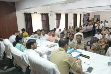 राजस्व, पुलिस व विकास संबंधी मामलों का समयबद्ध और पारदर्शी निस्तारण हो – जिलाधिकारी 