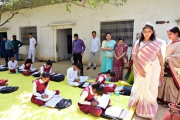 वनिता समाज की प्रेरक पहल : बुधेला विद्यालय में ‘सव्यसाची’ लेखन, बहुभाषीय शिक्षा एवं योग को प्रोत्साहन