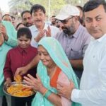 फूलमती पांडेय ने पेट्रोल पंप का फीता काटकर किया उद्घाटन