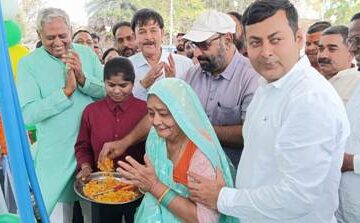 फूलमती पांडेय ने पेट्रोल पंप का फीता काटकर किया उद्घाटन