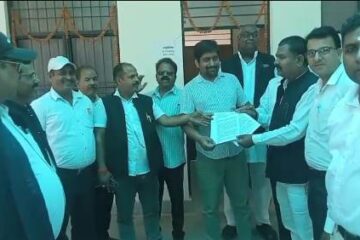 ओबरा तहसील में भ्रष्टाचार के खिलाफ अधिवक्ताओं का प्रदर्शन