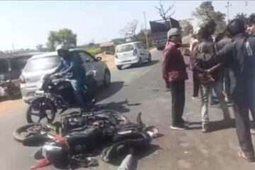 हाईवा की टक्कर, बाइक सवार की मौत, पत्नी घायल