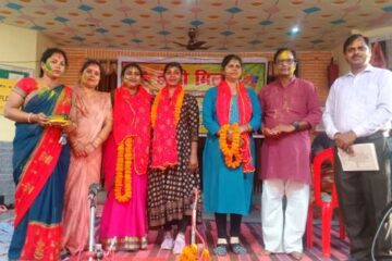 आदर्श ग्राम नागेपुर में होली मिलन समारोह में उड़े अबीर-गुलाल 