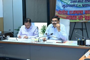 हाथ से लिखे शब्द हमें अपने अंदर की रचनात्मक शक्ति, संवेदनशीलता को ढूढ़ने और सँजोए रखने की प्रेरणा देते हैं – नरेश पाल सिंह