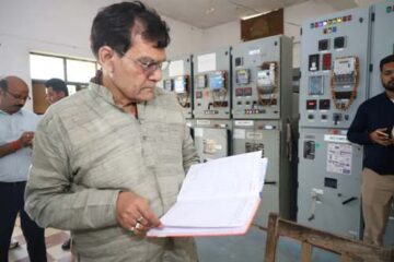 मडियाहूं विद्युत उपकेंद्र का ऊर्जा मंत्री ए.के. शर्मा ने किया औचक निरीक्षण