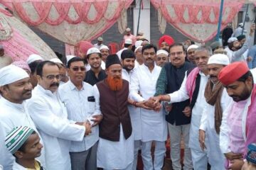 अकीदत के साथ मनायी गयी ईद, ईदगाह व जामा मस्जिद में मौलाना खुर्शीद आलम ने नमाज अदा कराई