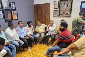 उत्तर प्रदेश उद्योग व्यापार संगठन की बैठक में व्यापारी समस्याओं पर आक्रोश