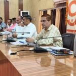 आयुष्मान कार्ड एवं फार्मर रजिस्ट्री में लाए तेजी, लापरवाही पर होगी कार्रवाई – मंडलायुक्त