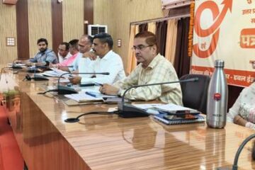 आयुष्मान कार्ड एवं फार्मर रजिस्ट्री में लाए तेजी, लापरवाही पर होगी कार्रवाई – मंडलायुक्त