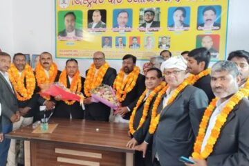 डिस्ट्रिक्ट बार एसोसिएशन चुनाव : अरुण कुमार सिंह अध्यक्ष व राजेंद्र कुमार यादव महामंत्री चुने गए