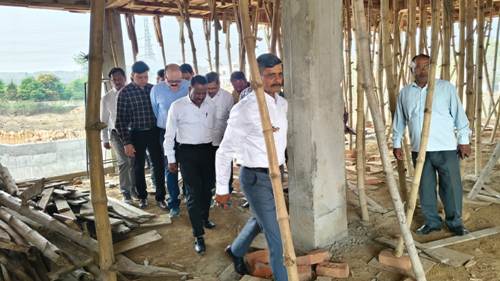 निर्माणाधीन राज्य कर कार्यालय एवं पर्यटन कार्यालय का मंडलायुक्त ने किया निरीक्षण