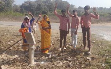 मरम्मत के अभाव मे शोपीस बना हैंडपंप, ग्रामीण परेशान