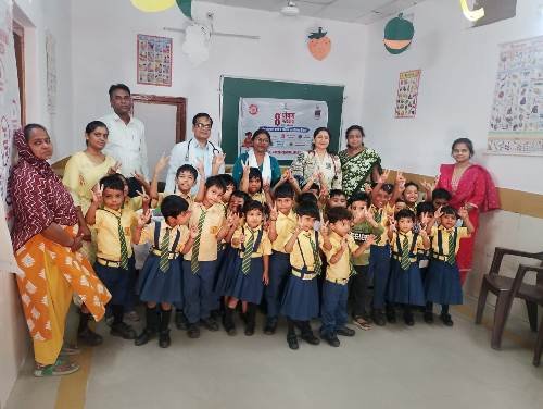 बाल वाटिका पब्लिक स्कूल में बच्चों का स्वास्थ्य परीक्षण एवं पोषण जागरूकता कार्यक्रम आयोजित
