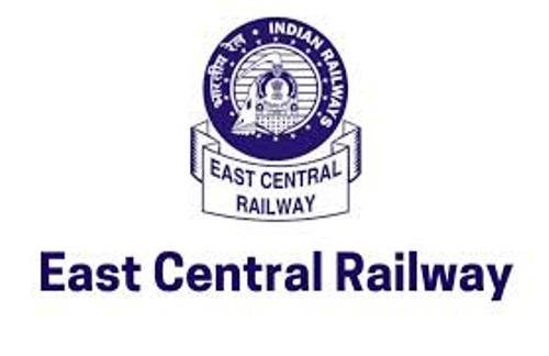 दो दिवसीय दौरे पर चोपन पहुंचे डीआरएम, अमृत भारत स्टेशन के कार्यों का किया निरीक्षण