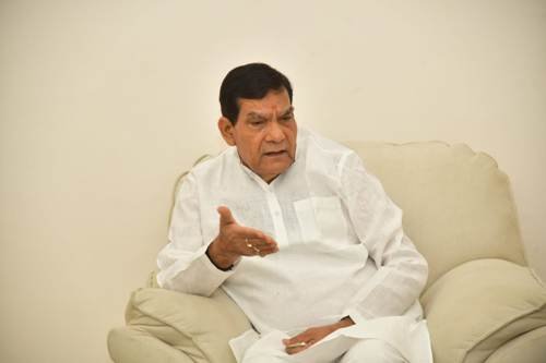 वाराणसी में विकास कार्यों को दें रफ्तार, गुणवत्ता से न हो कोई समझौता – मंत्री ए के शर्मा