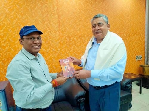 महात्मा गांधी काशी विद्यापीठ के कुलपति ने ‘विदा होती बेटियाँ’ को बताया मानवीय मूल्यों की सशक्त कृति