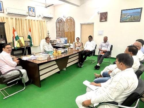 औद्योगिक गलियारे पर बढ़ा दबाव, किसानों के विरोध के बीच विधायक ने डीएम से दोबारा सर्वे की मांग उठाई