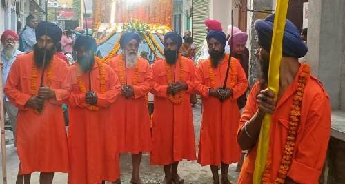 गुरु तेग बहादुर सिंह के प्रकाश उत्सव पर्व पर नगर में निकली शोभा यात्रा 