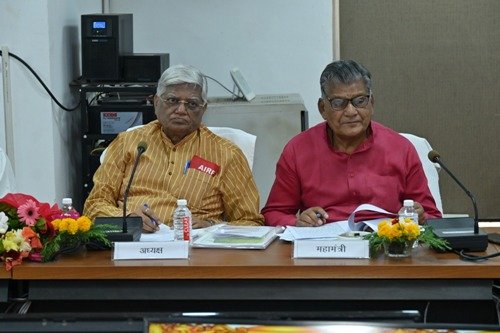 नॉर्थ सेन्ट्रल रेलवे मेन्स यूनियन के साथ महाप्रबंधक की अध्यक्षता में स्थायी वार्ता तंत्र की बैठक आयोजित 