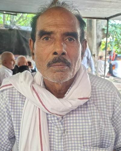 अधिक कीमत पर बेची जा रही खाद, किसानों में क्षोभ
