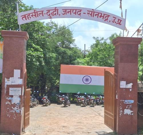 एक-एक लेखपाल के जिम्मे 4-5 गाँव का अतिरिक्त बोझ, जाति-आय सहित अन्य कार्य हो रहे प्रभावित