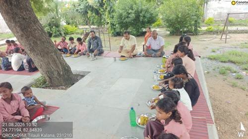 डीएम के निर्देश पर विद्यालयों का सघन निरीक्षण, मिड-डे मील का भोजन ग्रहण कर परखी गुणवत्ता’