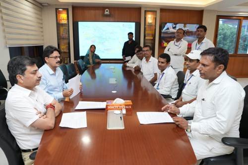 रेलकर्मियों ने महाप्रबंधक मुलाकात कर उनकी समस्याएं से कराया अवगत