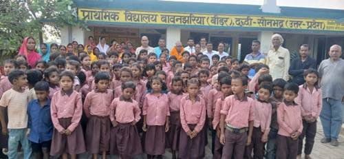 20 साल की निस्वार्थ सेवा के बाद शिक्षामित्र शारदा पटेल की भावुक विदाई